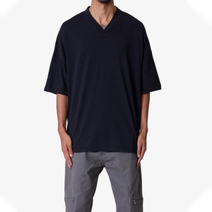 Nouveau T-shirt tendance pour homme 100 % coton, col en V, coupe oversize à épaules tombantes, imprimé numérique, décontracté, disponible en gros pour hommes - Product Image 1