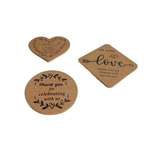 Elegante juego de posavasos de madera elaborado con madera de alta calidad diseñado para garantizar la colocación segura de bebidas calientes - Product Image 1