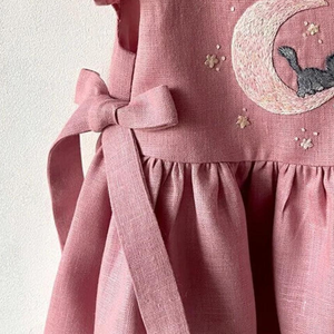 Robe brodée à la main en lin doux pour bébé fille Style décontracté pour le premier anniversaire des tout-petits OEM Made in Vietnam - Product Image 4