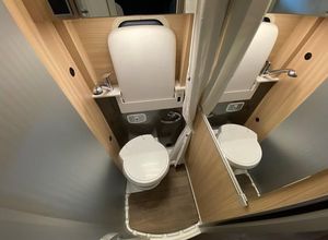 Vehículos Usados de Segunda Mano, Autocaravana, RV, Camper, Burstner City Car C 640 2017 de Lujo, Listo para Enviar - Product Image 5