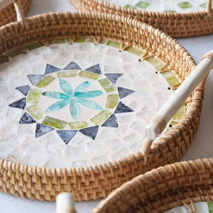 Panier rond en rotin tissé à la main avec nacre du Vietnam Design écologique parfait pour le service et la décoration intérieure vente en gros - Product Image 1