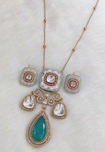 Colgante de Cadena de Latón Polki con Piedra Doble para Mujer, Colgante de Lujo Minimalista que Complementa el Estilo Étnico y Moderno - Product Image 3