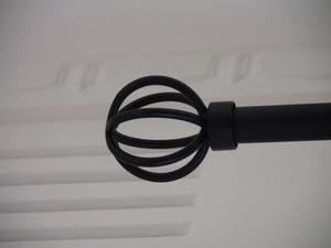 Supports de rideaux métalliques réglables pour support à double tringle, parfaits pour rideaux superposés ou combinaisons occultantes et transparentes - Product Image 3