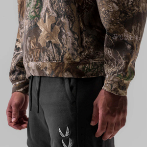 <b>Men's</b> Crewneck Sweatshirt with Modern Design and Soft Fabric for All-Day Comfort and Style - Product Image 4