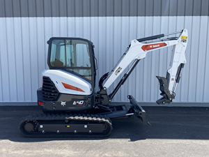 Mini-excavatrice compacte sur chenilles Bobcat E40, excavatrice hydraulique avec cabine fermée, pour la construction et l'aménagement paysager - Product Image 5