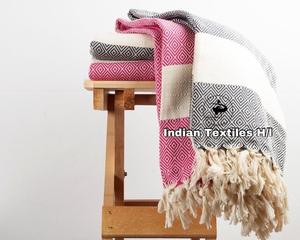 Manta de sofá tejida hecha a mano de algodón de gran venta, ropa de cama decorativa india con diferentes diseños para uso doméstico de invierno de la India - Product Image 3