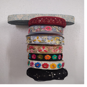 Fait sur mesure avec des designs assortis, tout en dentelles brodées à la machine et en plusieurs couleurs pour les robes de mariée. - Product Image 5