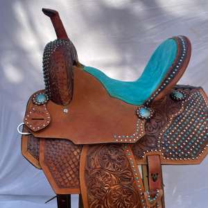 Ensemble de selle en cuir western en bois de qualité supérieure |   Accessoires en acier inoxydable façonnés à la main, couleur et taille personnalisables, motifs pour la course de barils - Product Image 3