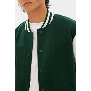 Veste de style universitaire pour homme, vert forêt foncé, bordure côtelée rayée, fermeture à boutons pression, vêtement de rue urbain tendance - Product Image 1