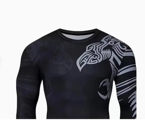 เสื้อรัดกล้ามเนื้อ BJJ แบบสั่งทำได้ ทนทาน แขนสั้น ยูนิเซ็กซ์ โพลีเอสเตอร์ผสมอีลาสเทน แห้งเร็ว ระบายอากาศดี เหมาะสำหรับ MMA และกราปลิง ขายส่ง รับผลิตแบบ OEM - Product Image 3