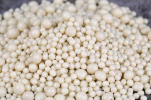 Bolas crujientes al por mayor de grado de calidad Bolas crujientes de panadería Dulces OEM HALAL Bolas crujientes de chocolate blanco Cacao 400G 4KG Buen precio - Product Image 5