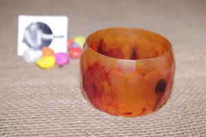 Bracelet en résine de qualité supérieure en forme de cercle de conception hexagonale Bracelet en résine de couleur Orang pour les femmes Tradnary - Product Image 3