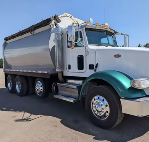 Excellent ! Camion benne d'occasion Peterbilt 367 à trois essieux, diesel Euro 5, avec boîte Ultrashift Plus AMT, modèle 2018, 2019, 2020, benne de 18 pieds, prêt à être expédié dans le monde entier - Product Image 4