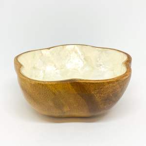 Cuenco de Nácar Pulido, Elaborado para Servir como un Impresionante Centro de Mesa para Mesas y Estantes - Product Image 4