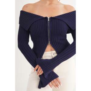 Blouse en tricot bleu marine avec fermeture éclair intégrale et col, style Madonna, design décontracté, vente en gros - Product Image 6