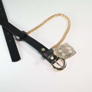 เข็มขัดหนังแท้สำหรับผู้หญิง King's Chain พร้อมดีเทลเหรียญตรา - Product Image 2