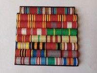 Ensemble de médailles et de rubans d'attribution soviétiques avec le ruban du maréchal de l'URSS G pour l'affichage ou la collection