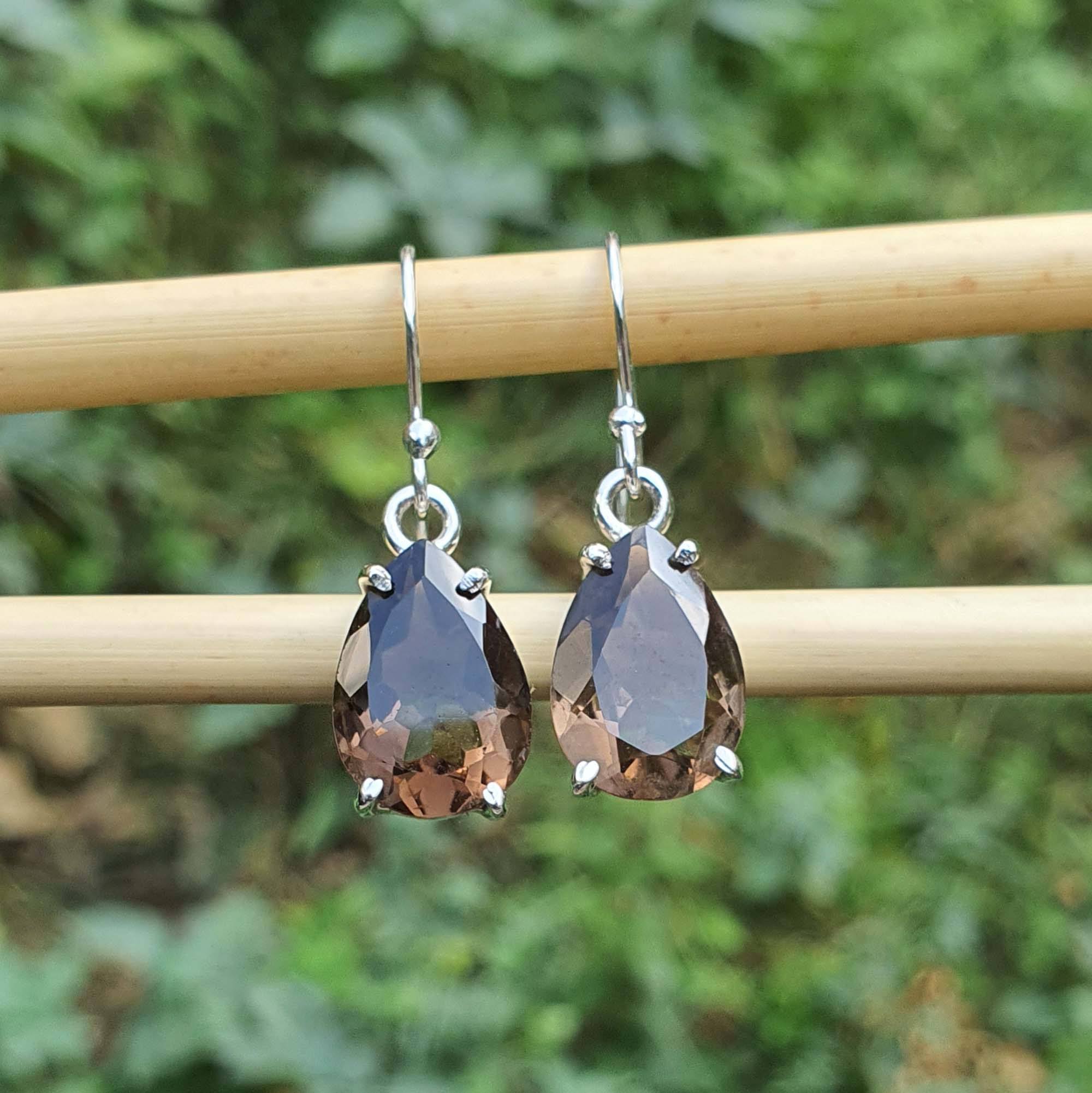 สีน้ำตาล