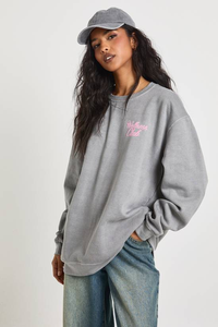 Pull à capuche surdimensionné pour femme en molleton doux et respirant en coton avec logo brodé sur le devant - Product Image 2