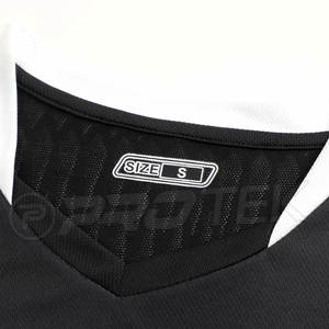 Ensemble de vêtements de football noirs personnalisés de haute qualité Uniforme de football à sublimation avec quantité minimale de commande bas Style élevé - Product Image 3
