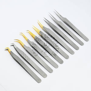 Pinza para Extensión de Pestañas con Punta de Fibra y Agarre Plano Personalizado, Recta, de Acero Japonés de Grado Quirúrgico - Product Image 1