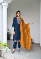 Dhwaja Export Salwar Kameez traditionnel pour femmes avec dupatta en soie Chanderi, travail de broderie lourd, matière Vichitra