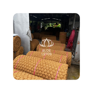 PRODUIT CHAUD 2025 Tapis en fibre de coco fait main Tapis antidérapant lavable en noix de coco naturelle pour sol intérieur et extérieur - Product Image 1