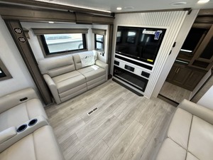 New 2025 Keystone M-o-n-t-a-n-a 3941FO - Product Image 3