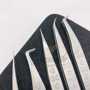 Pince à épiler professionnelle en acier et argent durable Nouveau logo personnalisé Pince à épiler pour extension de cils en forme de cœur - Product Image 2
