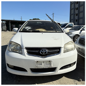 Toyota Corolla Sedán Blanco, 5 Asientos, Transmisión Manual, Faros Halógenos, Neumáticos R16, Asientos de Tela, Motor de Gasolina, Auto Usado - Product Image 1