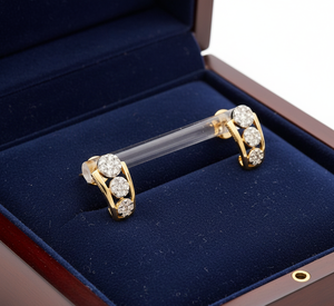 Elegantes Pendientes de Aro de Oro con Tres Piedras de Diamante en Racimo para Mujer, Regalo de Boda - Product Image 3