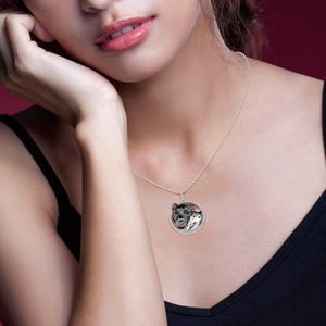 Collar con Colgante de Plata de Ley con Diseño de Pantera Madre e Hija de Jeulia Huddle - Product Image 4