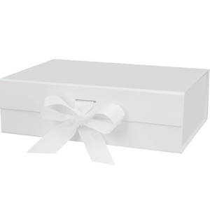 Caja de regalo magnética blanca de 10,5 "X7.5" X3.1 "con tapa y cinta para regalos de cartón, portátil y de estilo clásico - Product Image 1