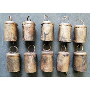 Campanas de vaca de estilo rústico vintage de 2.5 pulgadas, campanas de hierro reciclado con acabado antiguo para decoración del hogar - Product Image 3