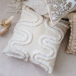 Juego de 2 Cojines Decorativos Estilo Boho-Chic, Cojines Cuadrados de Lujo de 18"x18" con Bordado Floral y Relleno de 450g - Product Image 2