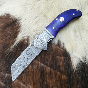 มีดพับเหล็กดามัสกัสเกรดอุตสาหกรรมงานทำด้วยมือผลิตตามสั่งมีดพกสำหรับตั้งแคมป์พร้อมปลอกหนัง - Product Image 1