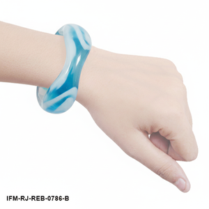 Bracelet tendance en résine bleue et blanche, forme ondulée, tourbillon organique, bracelet audacieux, bijoux en acrylique pour femmes - Product Image 3