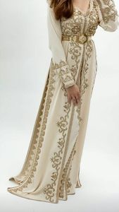 Elegante vestido de caftán nuevo hermoso adorno colorido cuentas de cristal, piedra de vidrio y trabajo Dabka Zardozi - Product Image 2