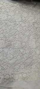 Tissu brodé en filet élégant à la demande de qualité supérieure pour les tenues de fête pour filles Collection de robes disponibles à la vente - Product Image 2