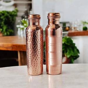 Bouteille d'eau en cuivre réutilisable écologique pour le bureau, la maison, le yoga, la salle de sport et les voyages en plein air avec un design martelé élégant - Product Image 2