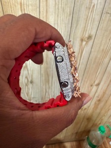 นาฬิกาข้อมือผู้ชายสุดหรูคุณภาพสูง สไตล์ฮิปฮอป ทำมือ ประดับคริสตัลรูปดอกกุหลาบสีโรสโกลด์ หน้าปัดกระจกประดับเพชร สายพลาสติก - Product Image 3