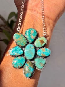 Collier élégant et unique en turquoise d'Arizona avec pendentif en moissanite, bijoux fins tendance pour femmes pour les occasions de fête - Product Image 3