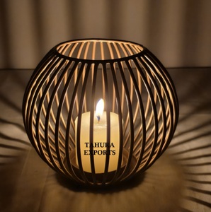 Bougeoir de style cage compact à la demande avec cadre court et look raffiné pour une lumière d'accent douce dans une petite pièce tranquille - Product Image 3