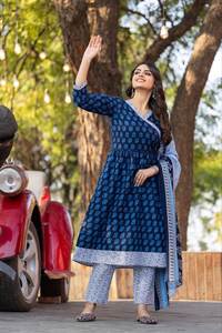 NUEVA COLECCIÓN DE SALWAR KAMEEZ MODERNO PARA FIESTA CON PANTALÓN Y DUPATTA CON ESTAMPADO DIGITAL, TELA DE ALGODÓN GRUESO REVERSIBLE - Product Image 4