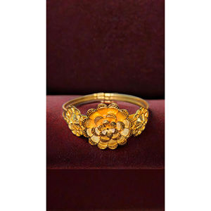 Anillo hecho en India con chapado en oro de 22 quilates y diseño de flores, anillo hecho a mano de estilo moderno, joyería para mujer - Product Image 1