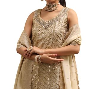 Ivoire brodé Georgette Kurta Sharara ensemble élégant tenue de fête femmes mariage et tenue ethnique festive - Product Image 3