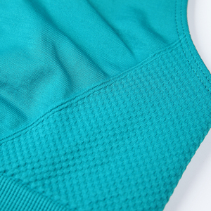 OEM 2024 Sujetador deportivo sin costuras de doble capa para mujer Diseño transpirable y personalizable de tendencia superior - Product Image 4