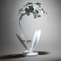 Oniya Fer Orchidée Noir Or Décor Fleur Stand avec Lumière Moderne Idéal Cadeau Table Décor Art pour Chambre Salon Hôtel