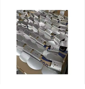 Fabrication de cintrage et de découpe laser CNC de haute qualité de pièces en tôle d'aluminium - Product Image 3