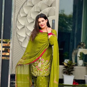 Vêtements de fête de créateurs indiens Faux Georgette Séquence lourde et haut brodé et Dhoti Salwar avec dentelle avec bordure Latkan Dupatta - Product Image 1
